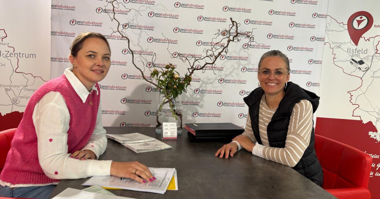 Gespräch zwischen Vanessa Stanka und Sina Ellwanger zur Generalistische Pflegeausbildung bei proindividuum