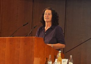 Staatssekretärin Petra Krebs spricht bei der bpa Mitgliederversammlung am 02. Juli 2026 in Friedrichshafen 