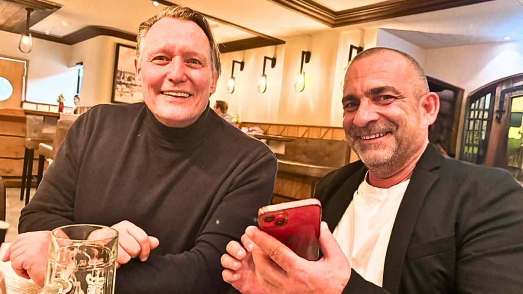 Matthias Leers im Gespräch mit Alexander Flint beim bpa-Treffen in Bad Wimpfen zum Pflegeneuordnungsgesetz